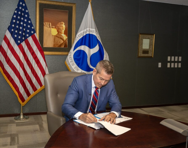 Sean Duffy Sworn In as Secretary of U.S. Department of Transportation 